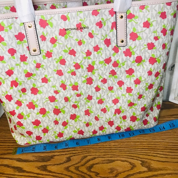 Michael Kors Tote (Authentic) - Picture 13 of 15